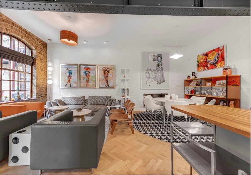 Room Battersea Park Road in Greater London