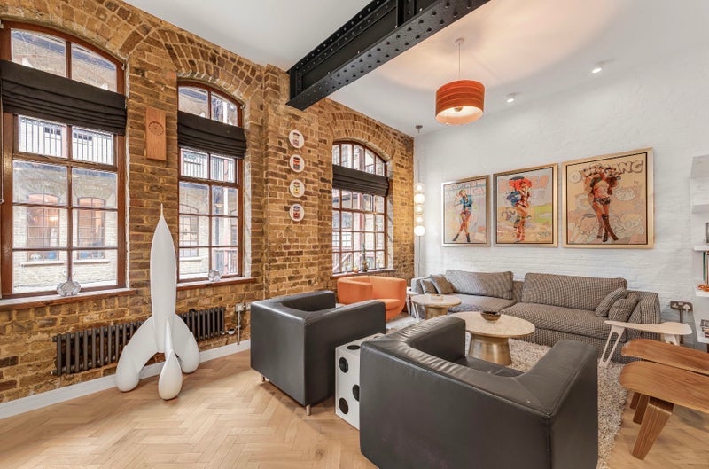 Room Battersea Park Road in Greater London