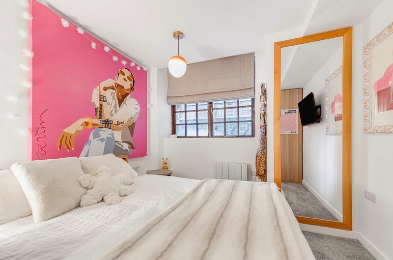 Room Battersea Park Road in Greater London