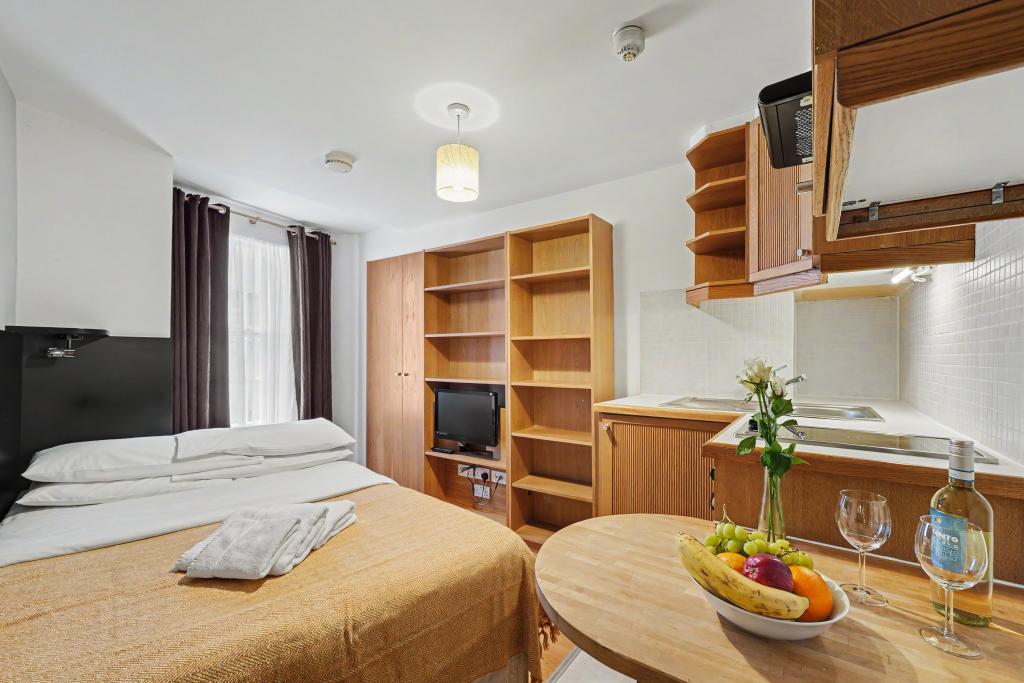 Flat Cartwright Gardens in Greater London