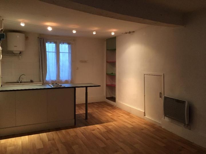 Flat Rue des Petites Écuries in Nantes