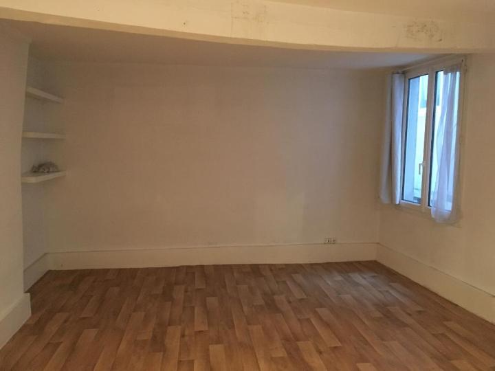 Flat Rue des Petites Écuries in Nantes