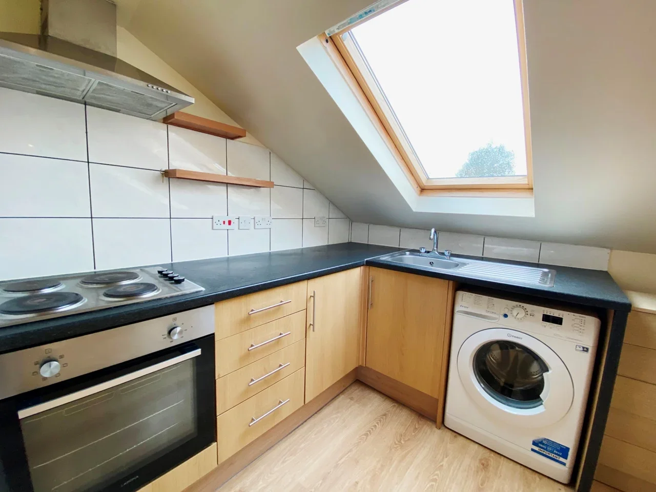 Flat Alroy Road in Greater London