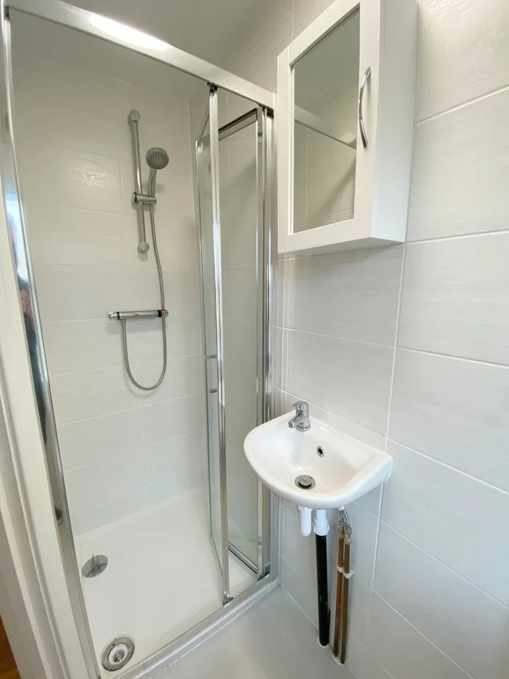 Flat Alroy Road in Greater London