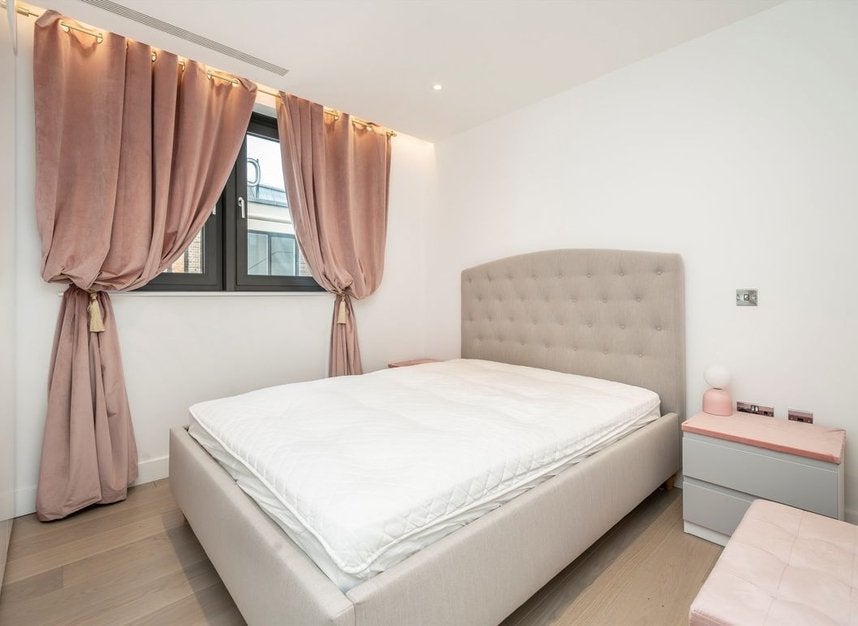 Flat Phoenix Place in Greater London