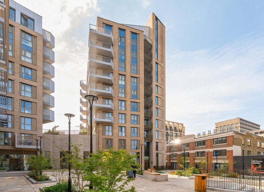 Flat Phoenix Place in Greater London