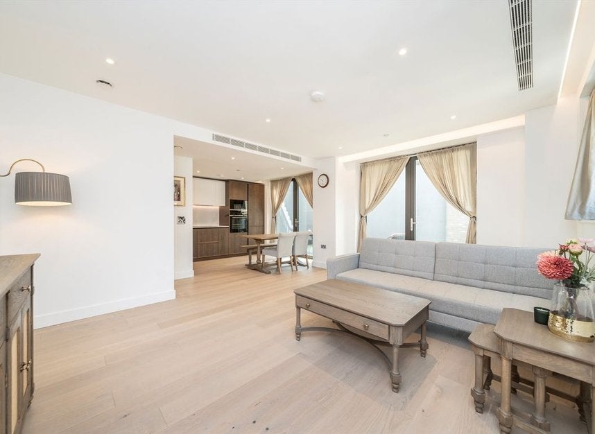 Flat Phoenix Place in Greater London