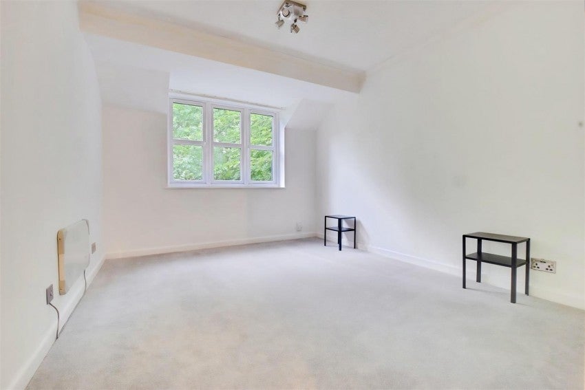 Flat Horseshoe Lane in Watford