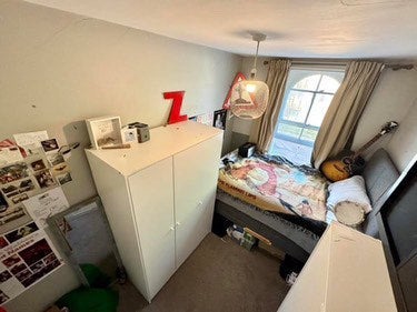 Room Lower Road in Greater London