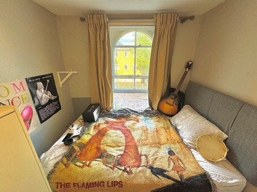 Room Lower Road in Greater London
