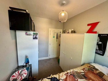 Room Lower Road in Greater London