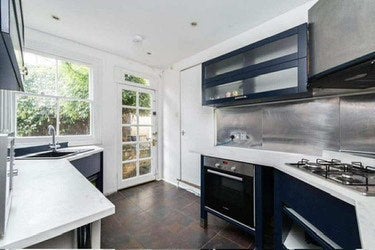 Room Lower Road in Greater London