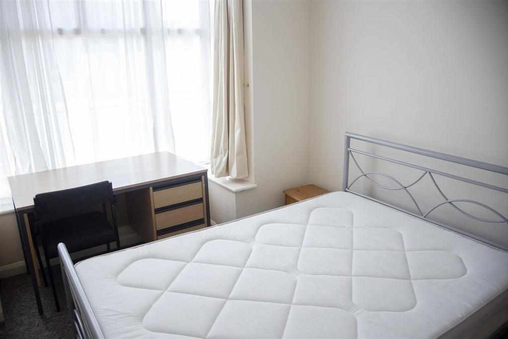 Flat Raddlebarn Road in Birmingham