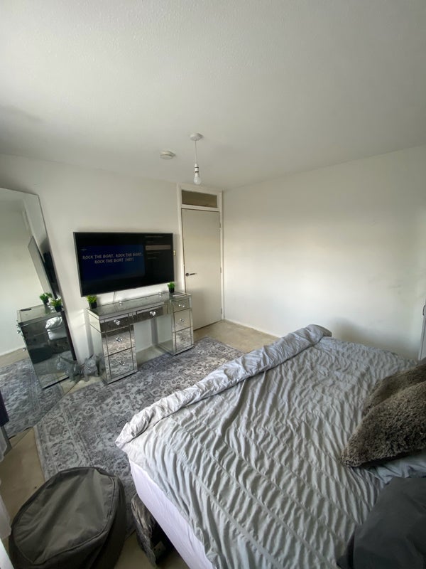 Room Newnham Close in Greater London