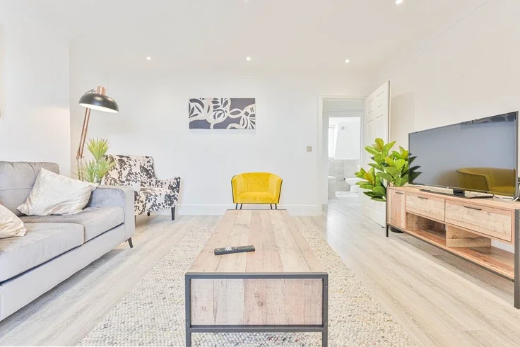 Flat Highbury Lane in Cheltenham