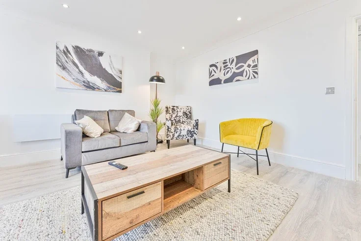 Flat Highbury Lane in Cheltenham