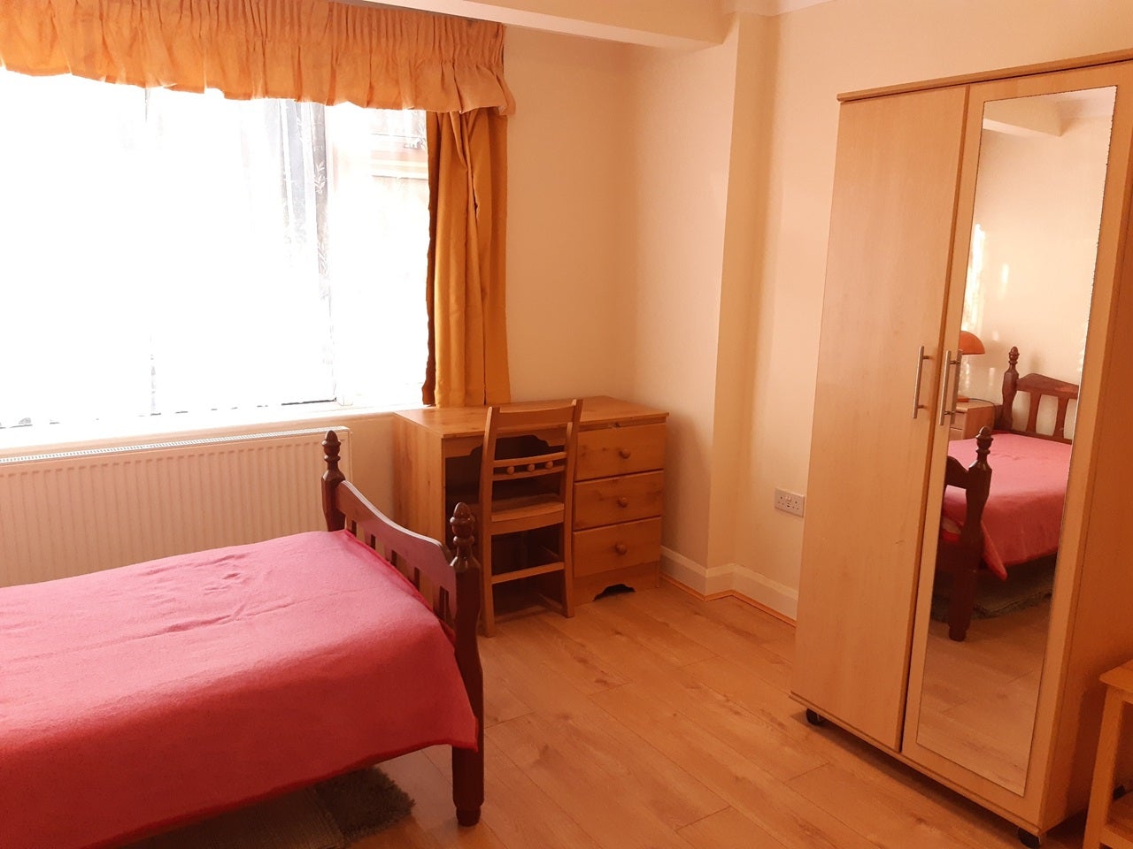 Room Hallmead Road in Greater London
