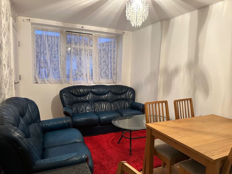 Flat Merlin Grove in Greater London