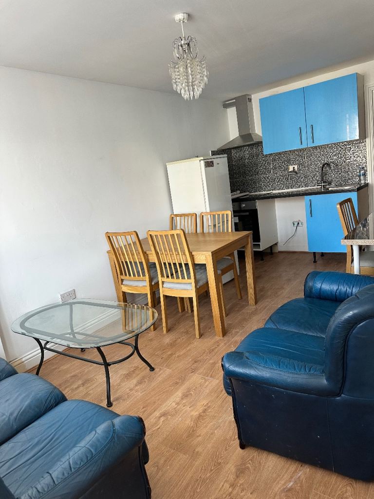 Flat Merlin Grove in Greater London
