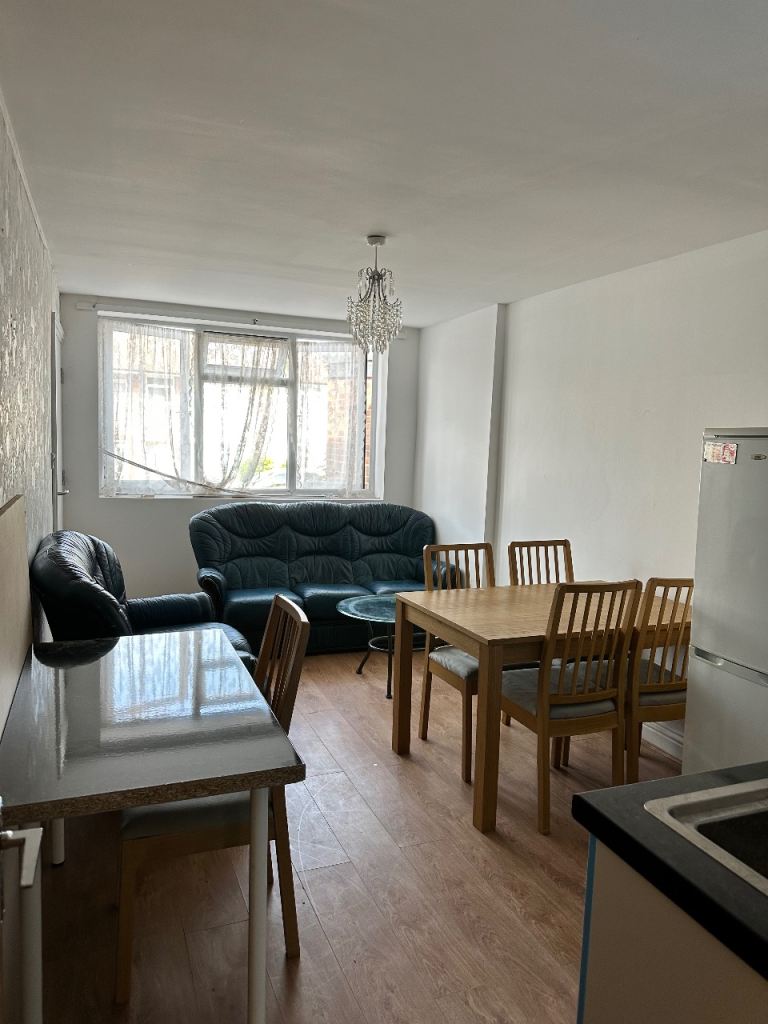 Flat Merlin Grove in Greater London