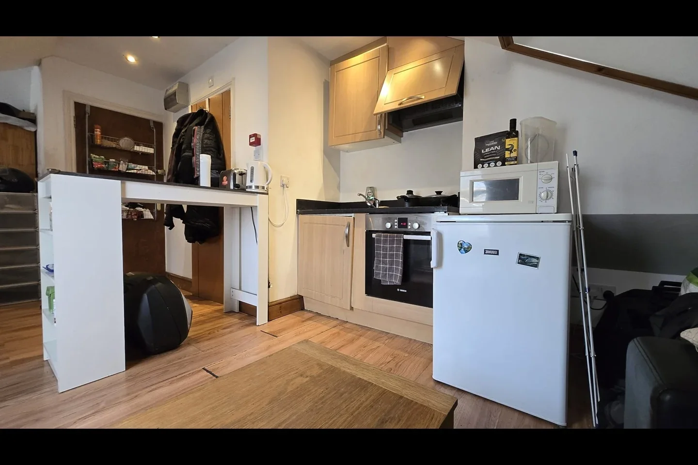 Flat Mansell Road in Greater London
