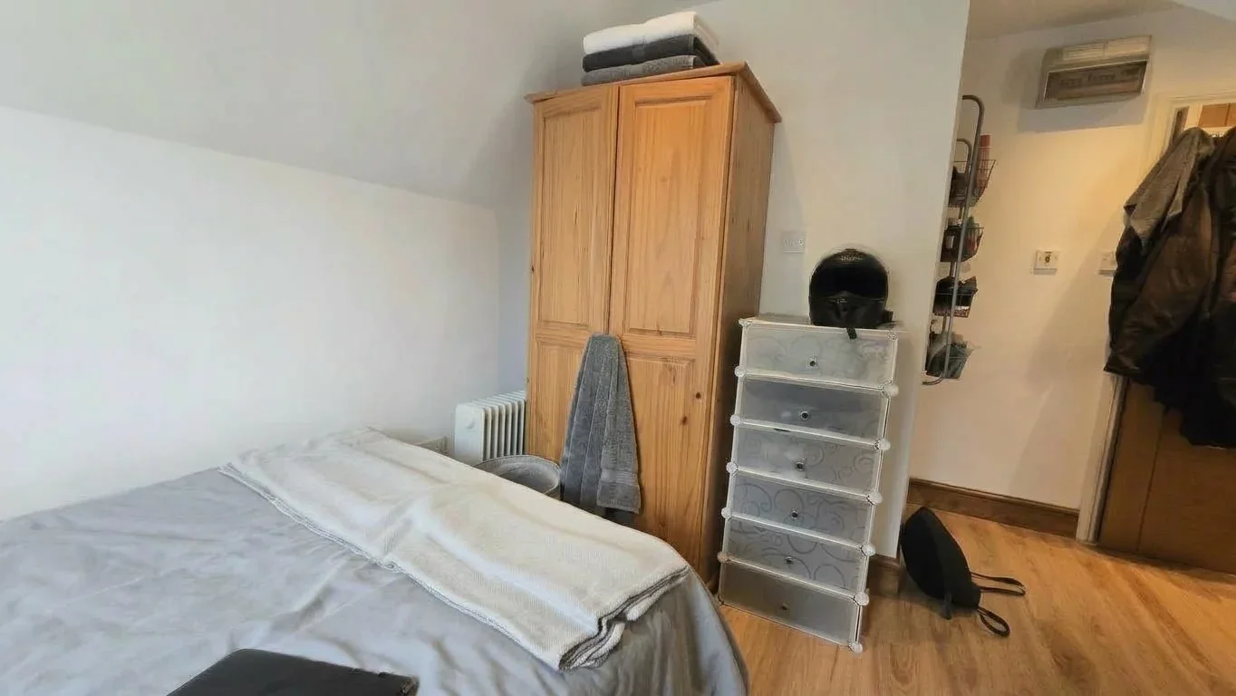 Flat Mansell Road in Greater London