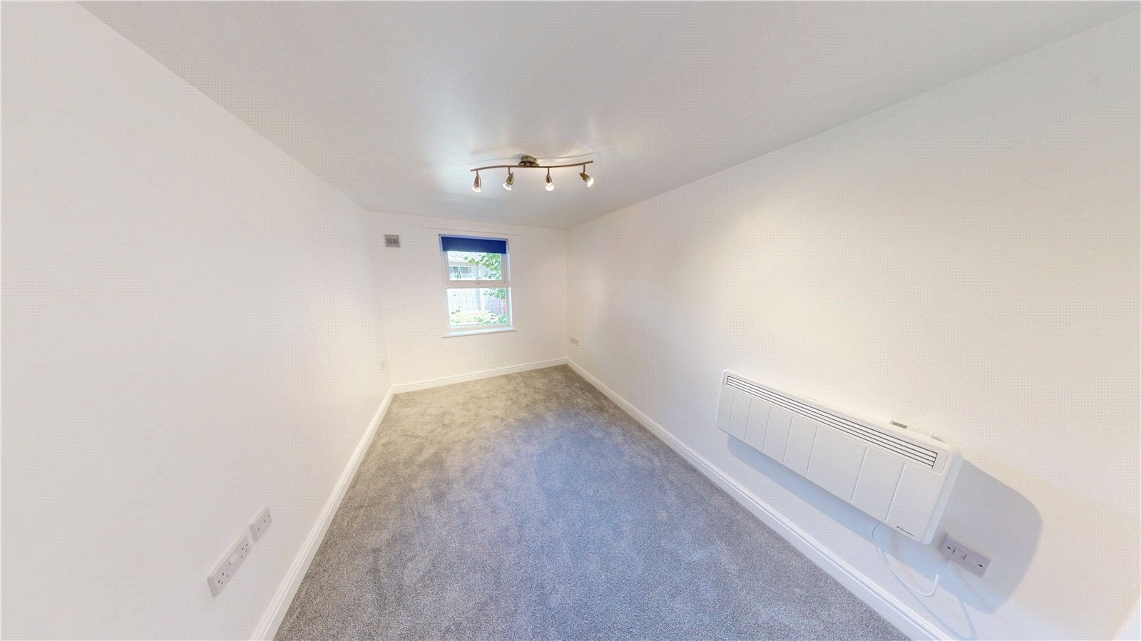 Flat Avonmouth Road in Bristol