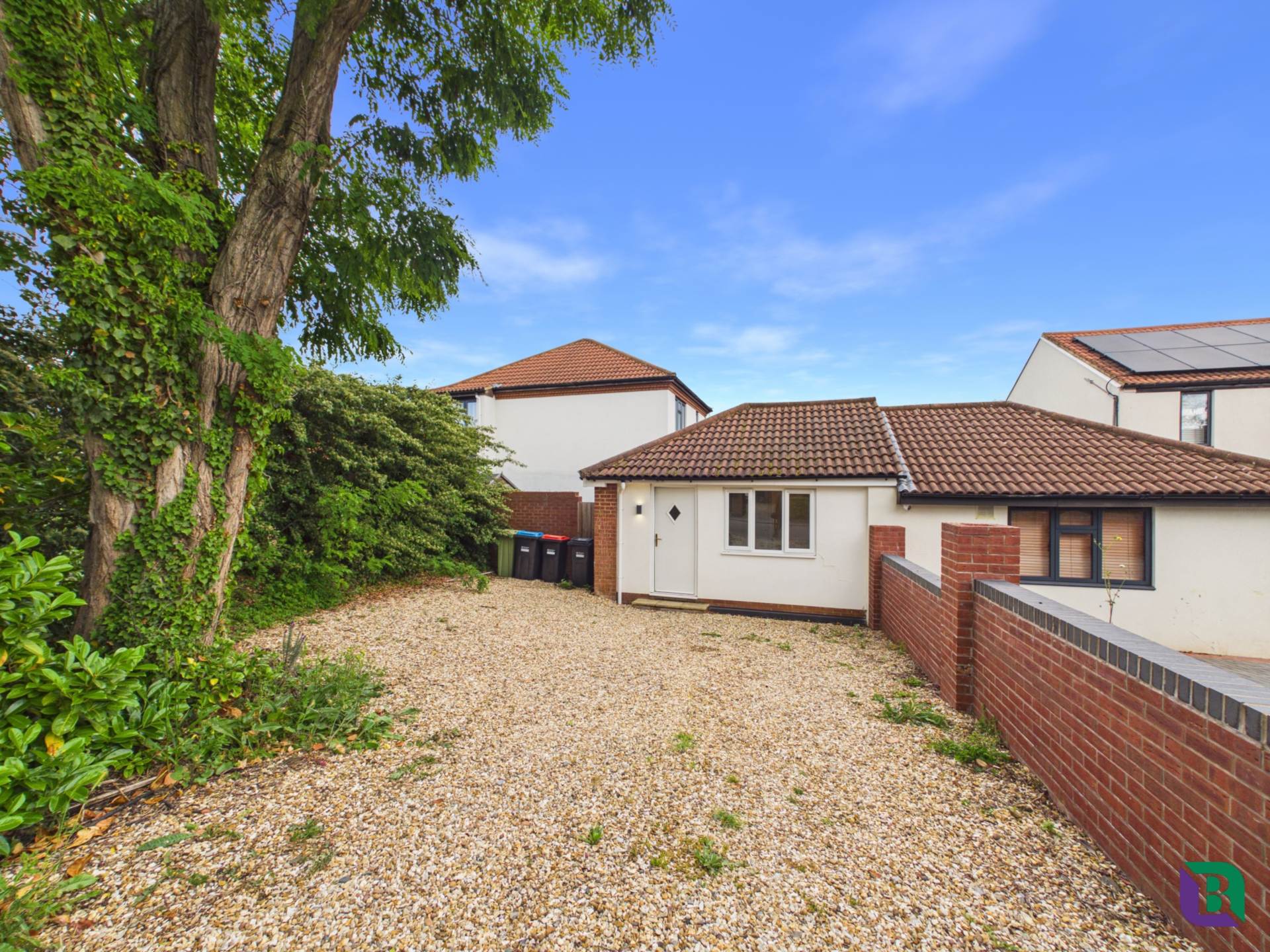Room Belsize Avenue in Milton Keynes