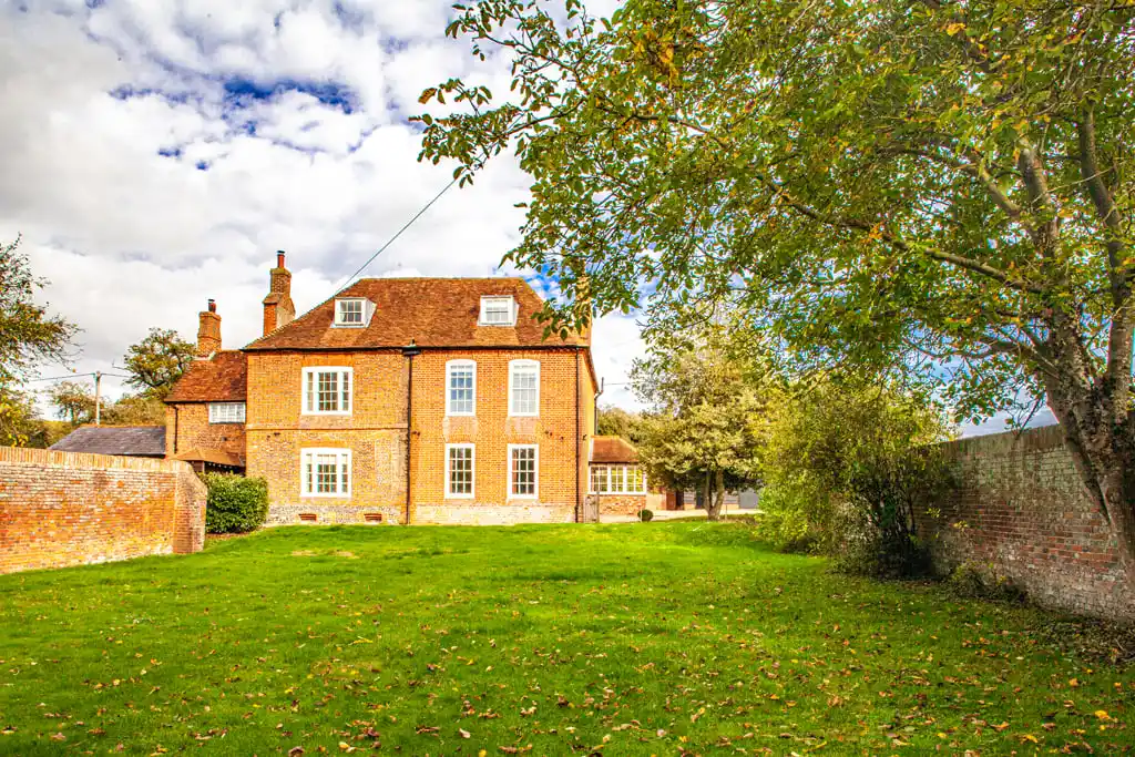 House Nunhide Lane in Sulham