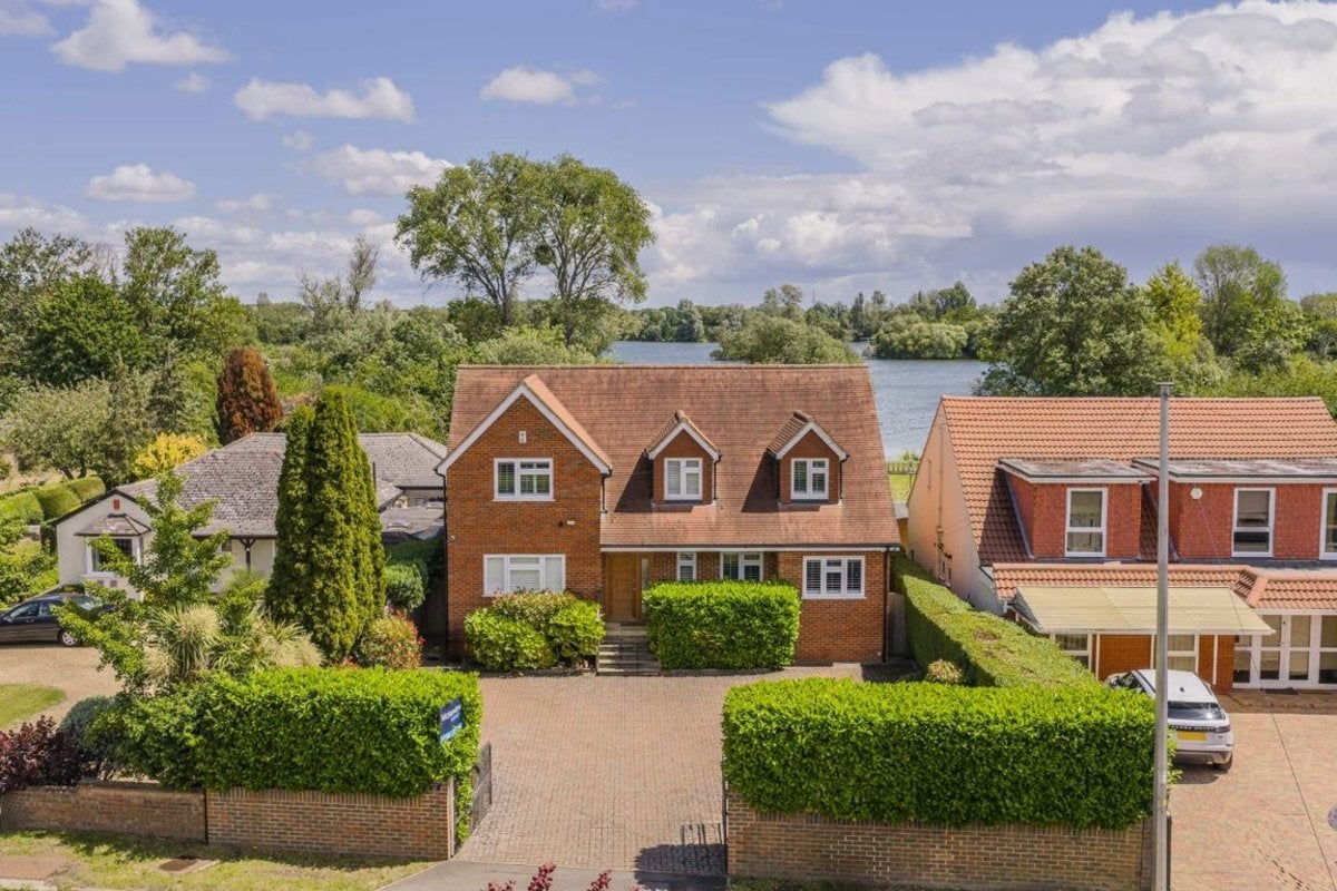 House Welley Road in Sunnymeads