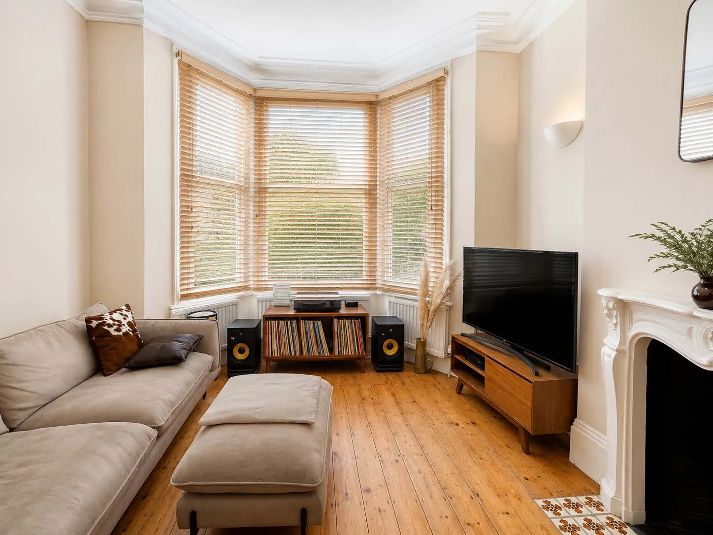 Flat Purves Road in Greater London