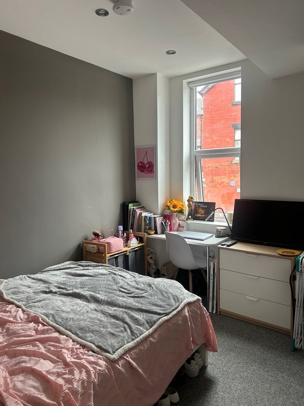 Room Knowle Mount in Leeds
