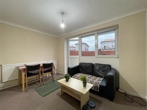 Room Ivy Road in Greater London