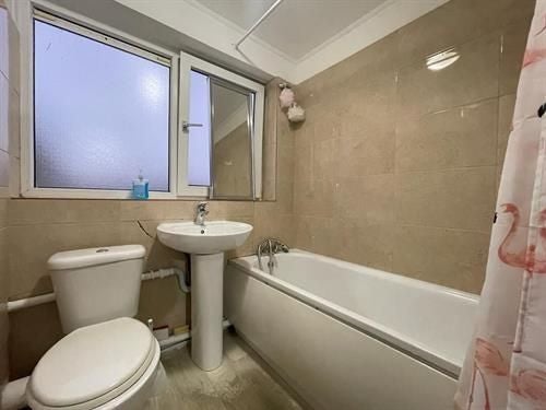 Room Ivy Road in Greater London
