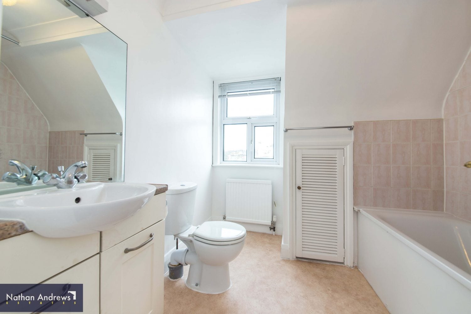 Flat Russell Road in Greater London