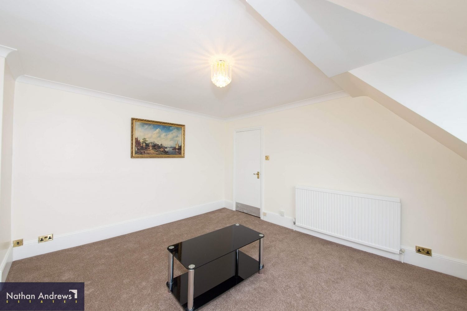 Flat Russell Road in Greater London