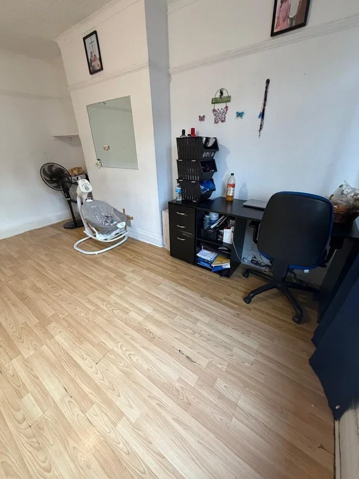 Room Elmwood Road in Greater London
