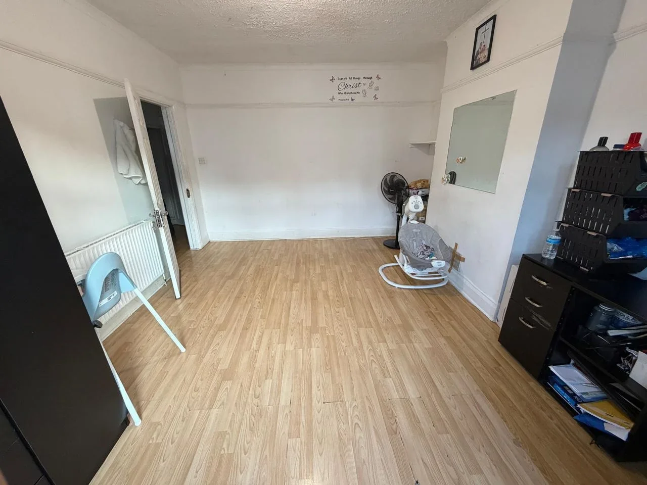 Room Elmwood Road in Greater London