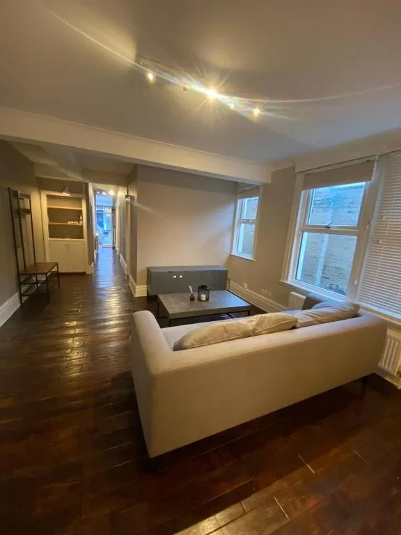Flat Beira Street in Greater London