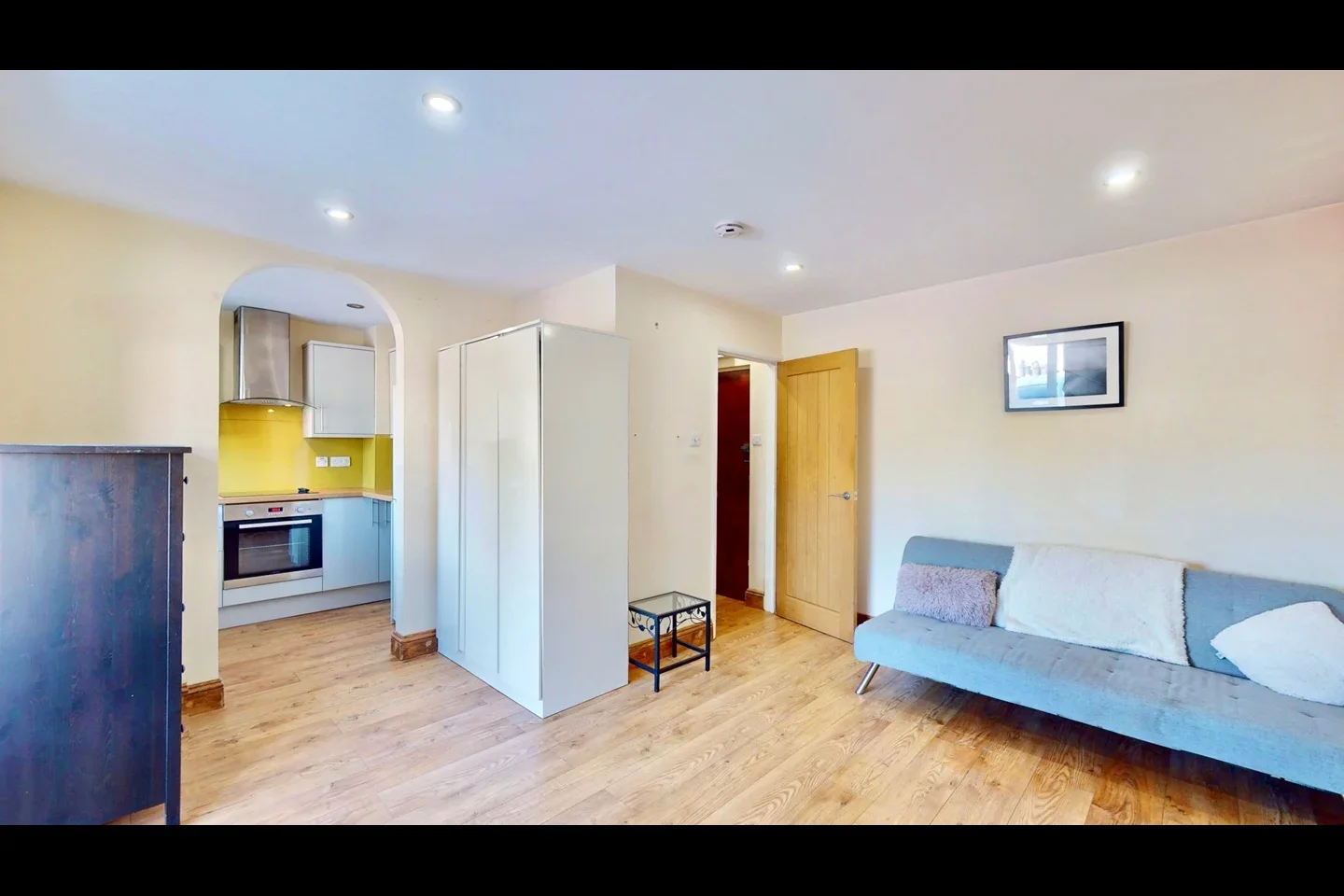 Flat Bettles Close in Greater London