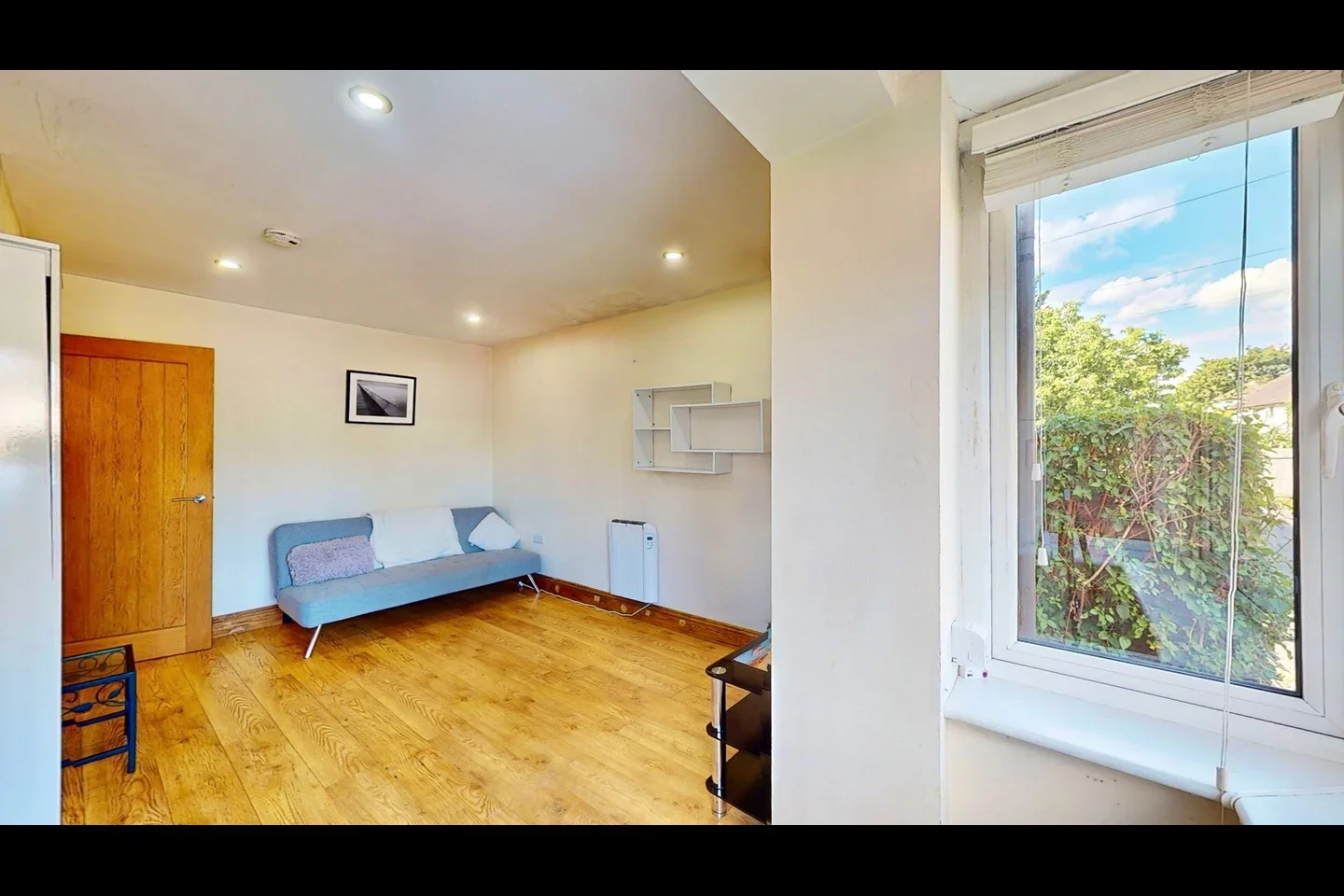 Flat Bettles Close in Greater London