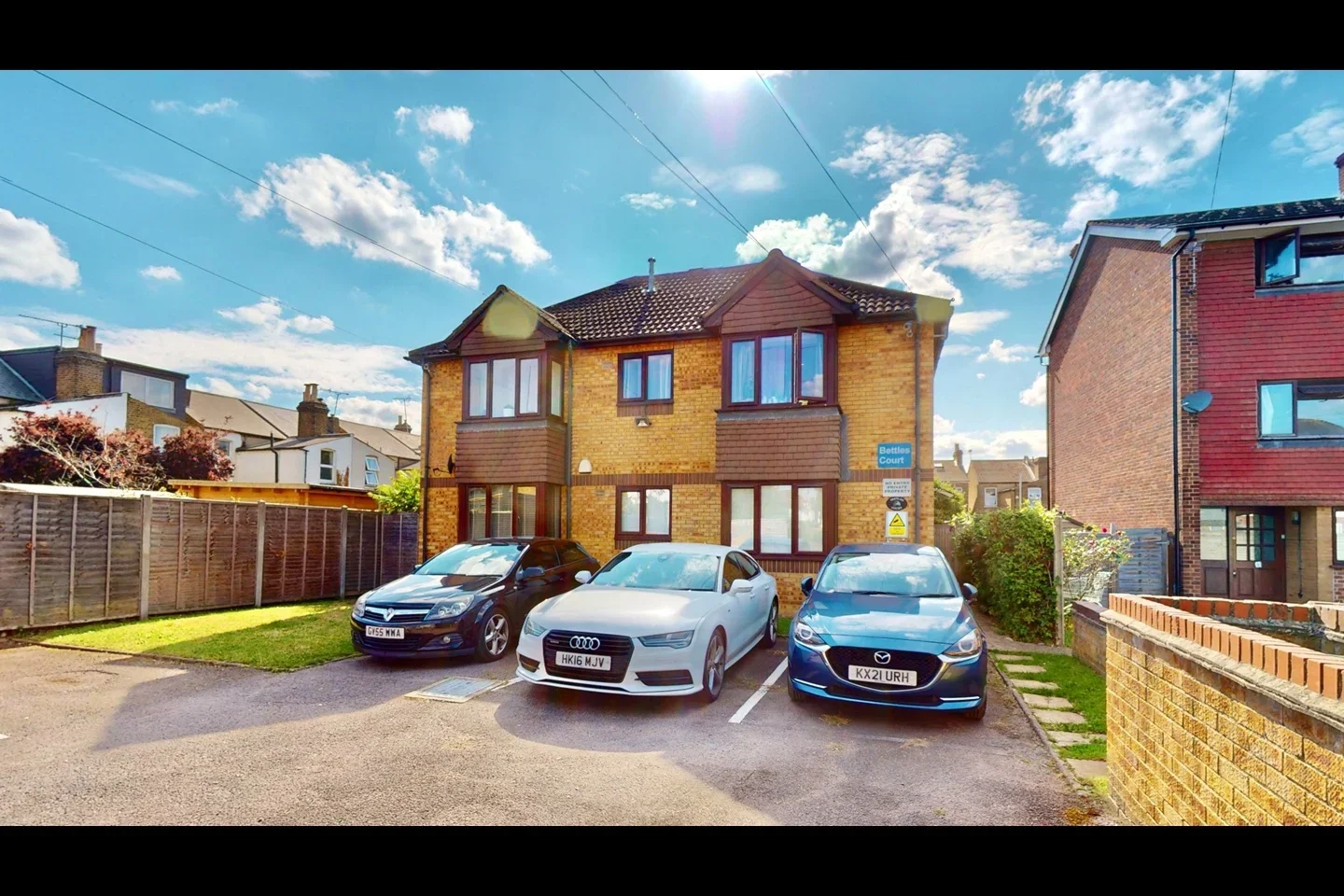Flat Bettles Close in Greater London