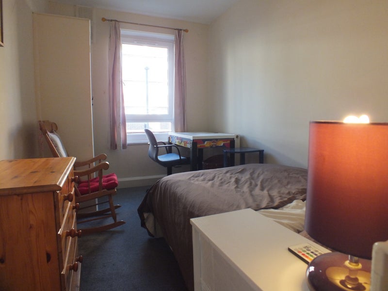 Room Barnfield Gardens in Greater London