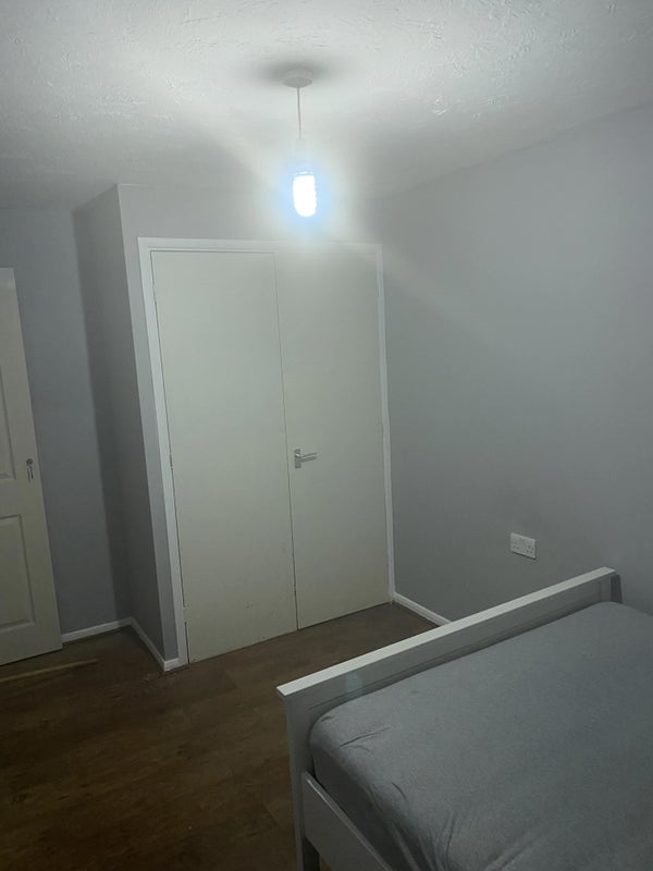 Room Dante Road in Greater London