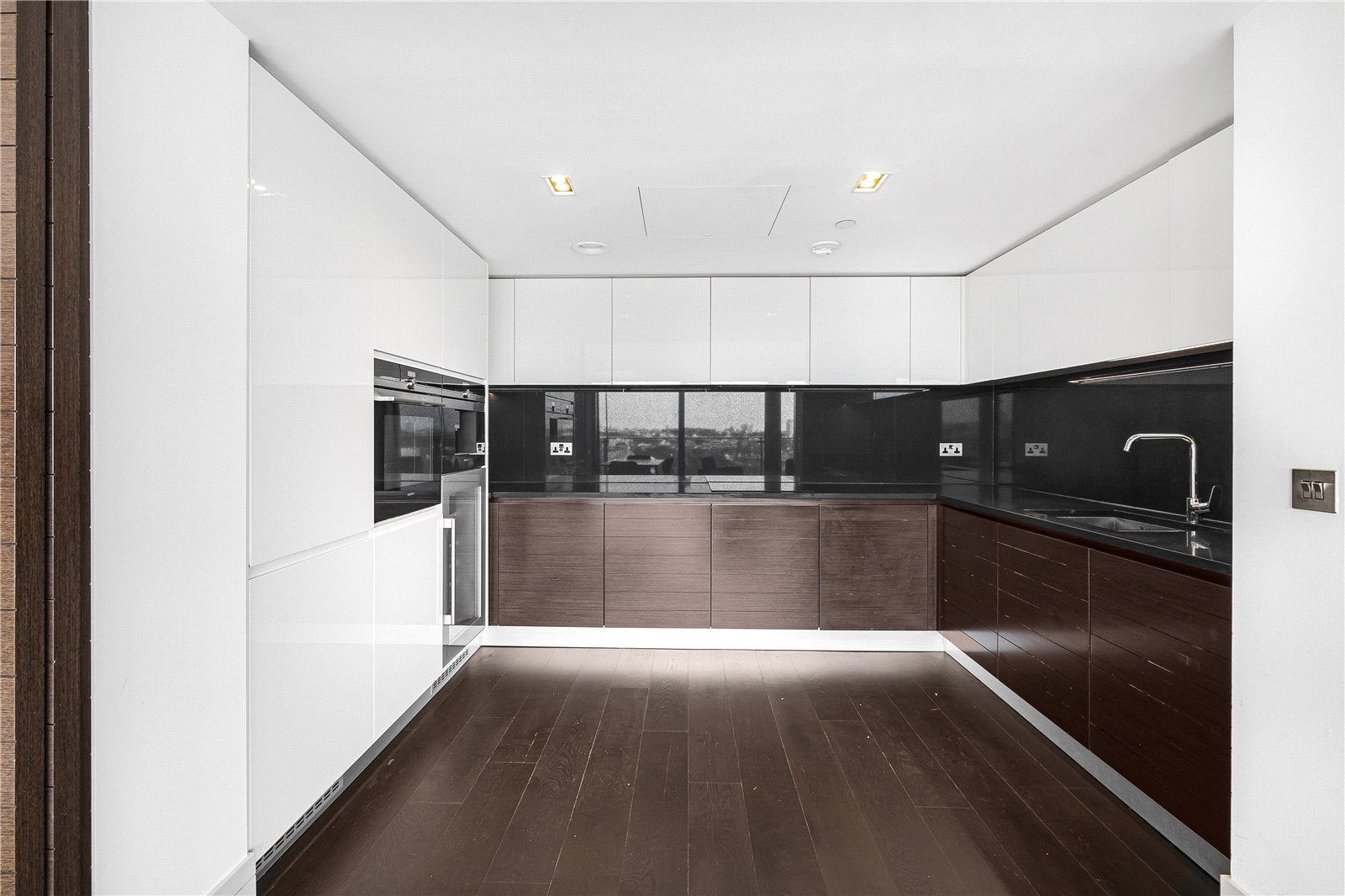 Flat Black Prince Road in Greater London