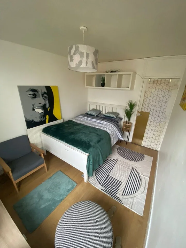 Room Shrubland Road in Greater London