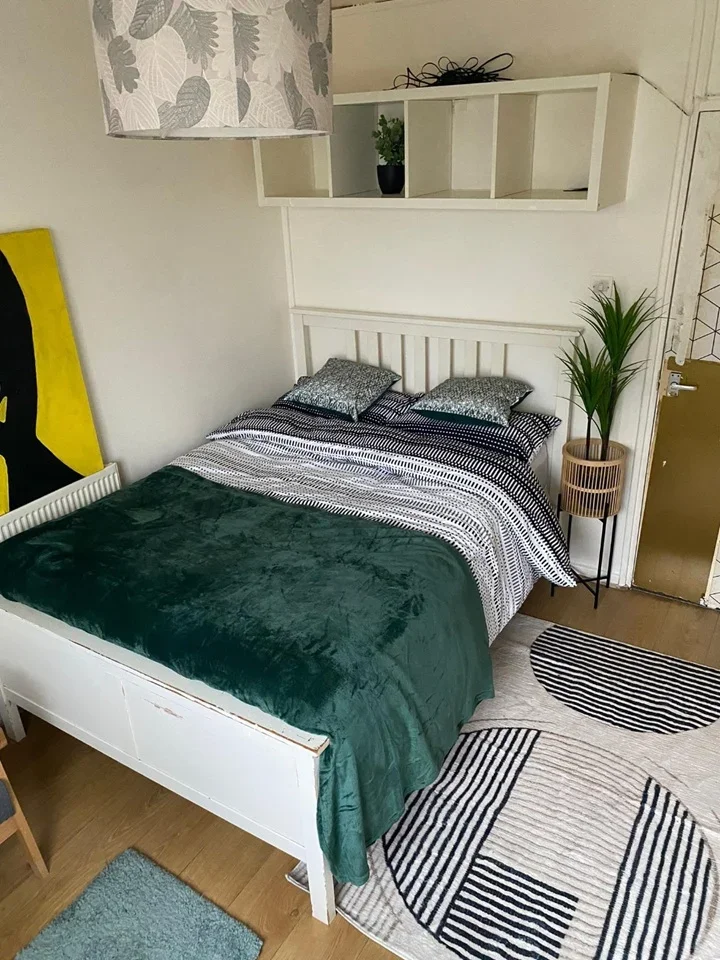 Room Shrubland Road in Greater London