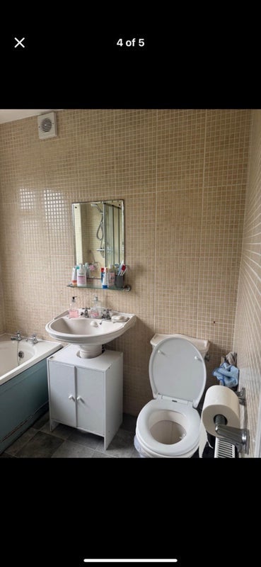 Room Worsley Road in Salford