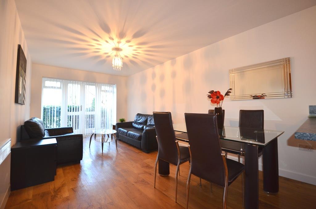 Flat Park Lodge Avenue in Greater London