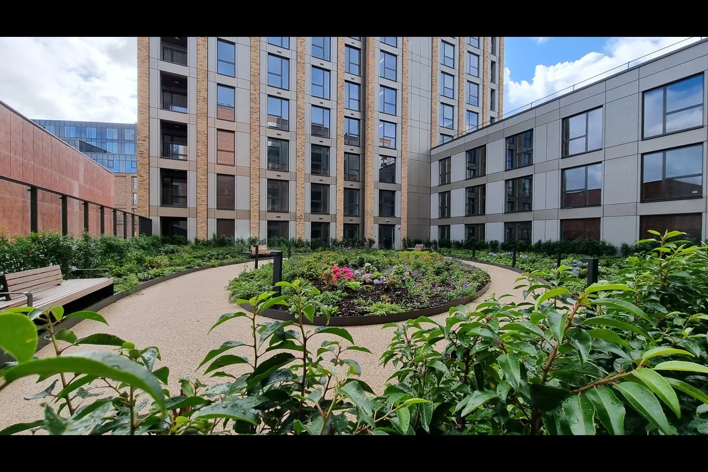 Flat Marketfield Way in Reigate and Banstead